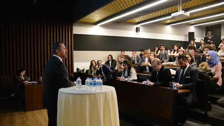 Öğrenciler ve mezunlar kariyer fuarında staj ve iş imkanı yakaladı