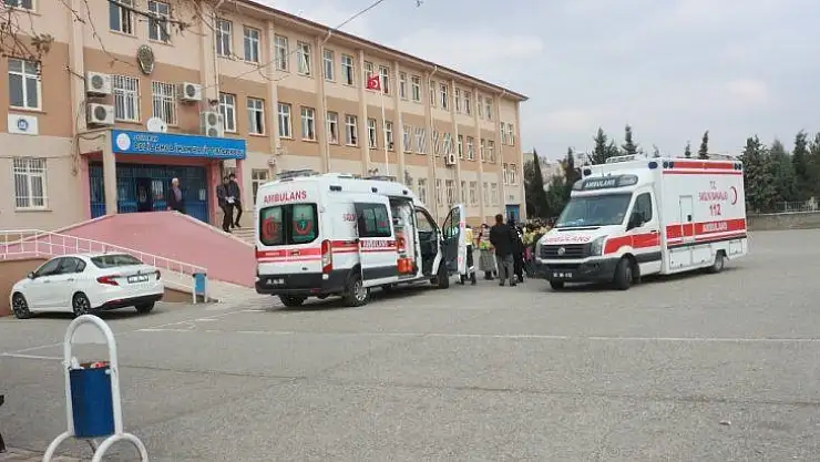 Öğrenciler yemekten zehirlendi