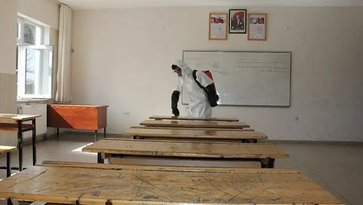 Öğrencilerden koronaya karşı dezenfektan