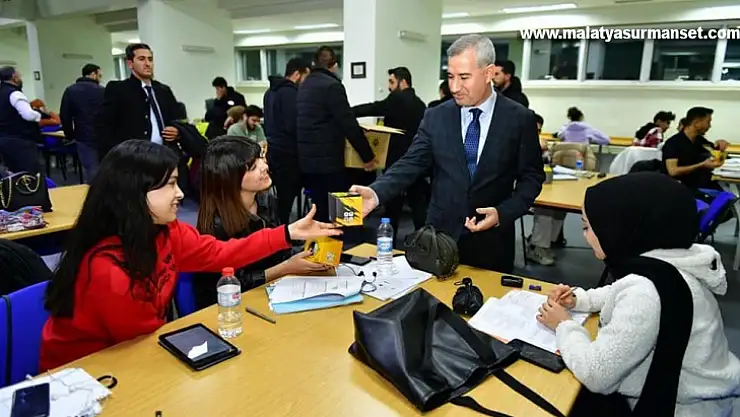 Öğrencilere 'Büte Kalma İkrama Kal' etkinliği