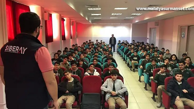Öğrencilere güvenli internet kullanımı anlatıldı