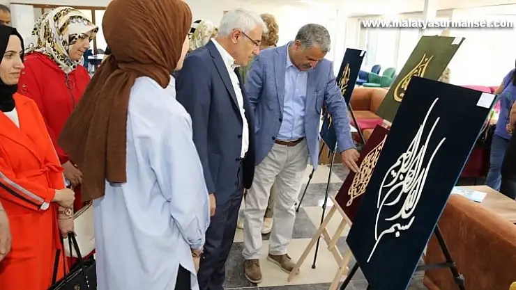 Öğrencilerin hat sergisine yoğun ilgi