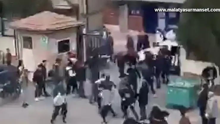 Öğrencilerin kavgasına veliler de karıştı: 3 yaralı