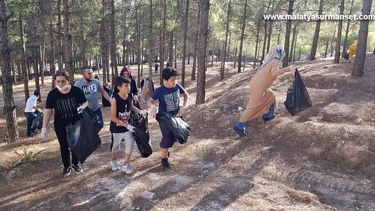 Öğretmen, öğrenci ve veliler ormanda temizlik yaptı