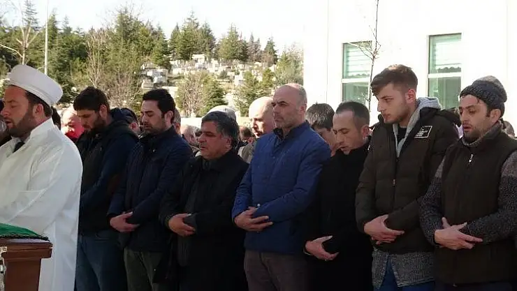 Okul müdürünü yaraladıktan sonra kendini vuran hizmetli toprağa verildi