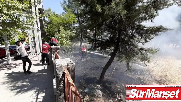 Okul yanındaki bahçede çıkan yangın korkuttu