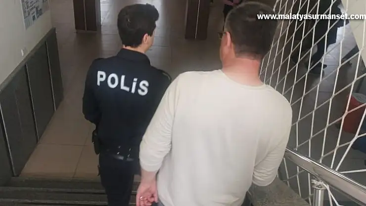 Okuldan para ve fotoğraf makineleri çalındı
