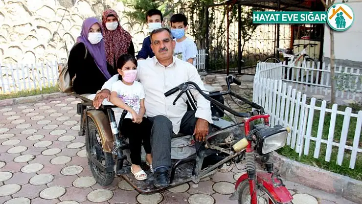 Okuma yazma bilmeyen engelli babanın azmi ile 3 çocuğu hafız oldu