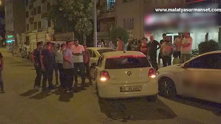 Önce ağaca sonra park halindeki araca çarptı