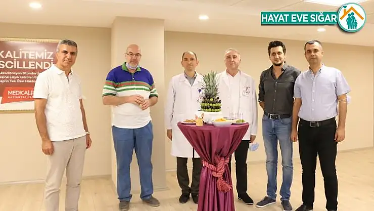 Op. Dr. Ersin Borazan'a arkadaşlarından sürpriz kutlama