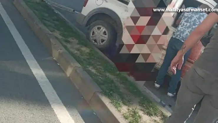 trafik kazası: 2 ölü, 4 yaralı