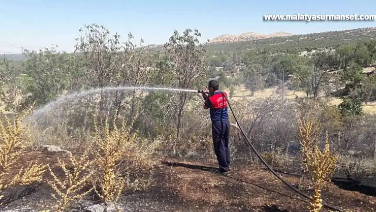Ormanlık alanda çıkan ot yangını korkuttu