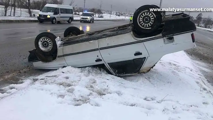 Orta refüje çarpan otomobil takla attı: 1 yaralı