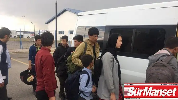 Otobüs bileti alarak İstanbul'a gitmek isteyen 15 Afgan göçmen yakalandı