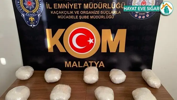 Otobüsteki yolcunun çantasından 3 kilo 604 gram esrar çıktı