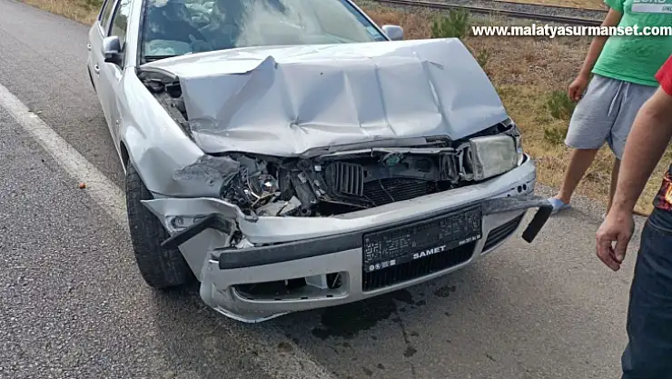 Otomobil bariyerlere çarptı, karı koca yaralandı