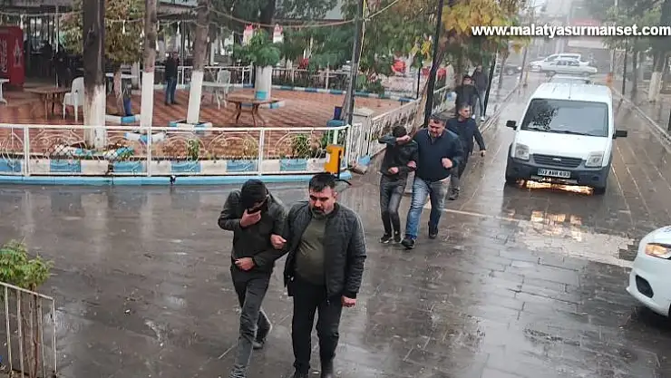 Otomobil çalan 2 kişi tutuklandı