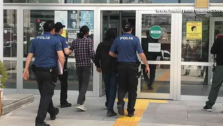 Otomobil çalan hırsızlar, kendilerini görüntüleyen gazetecileri tehdit etti