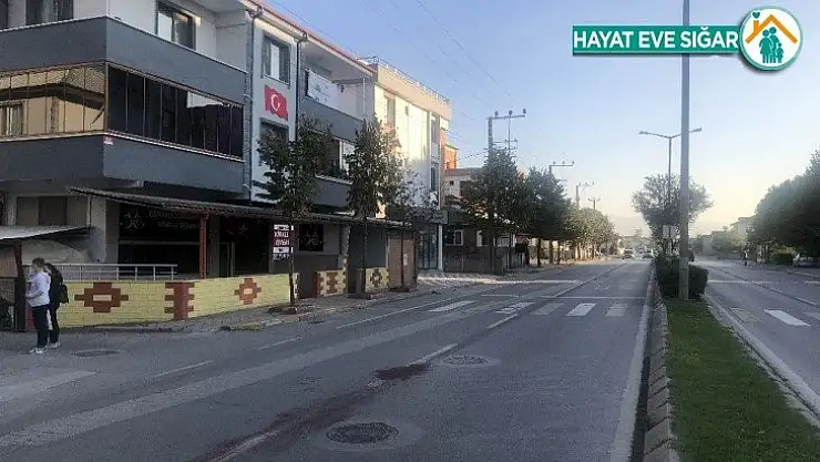 Otomobil çarpan bisikletli adam hastanede hayatını kaybetti