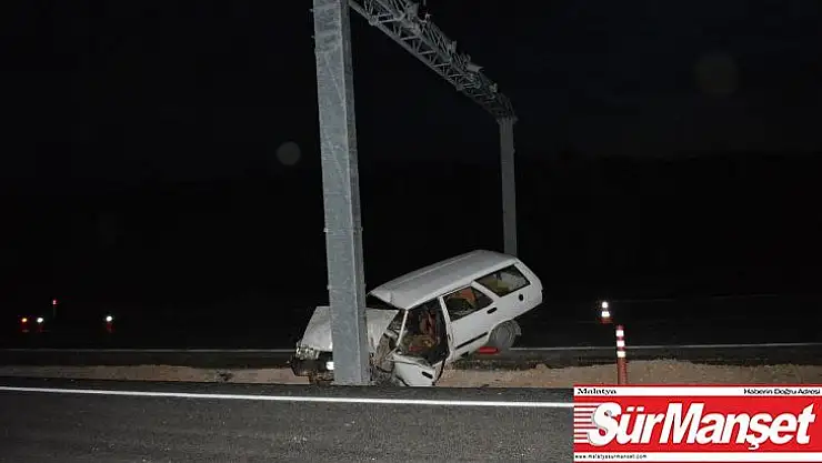 Otomobil direğe çarptı 2 yaralı