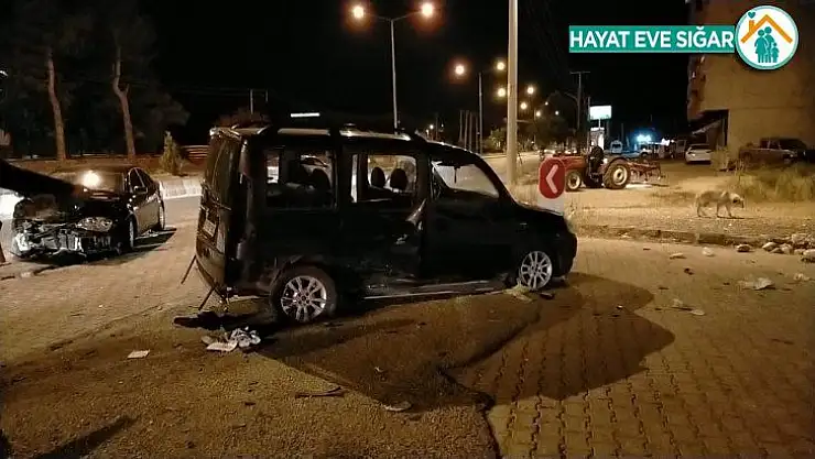 Otomobil ile hafif ticari araç çarpıştı: 3 yaralı