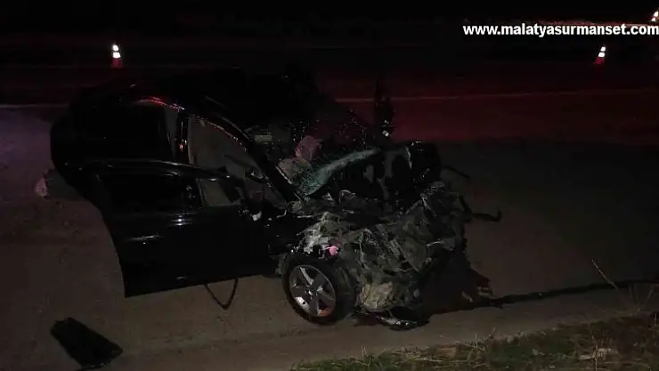 Otomobil ile iş makinası çarpıştı: 1 ölü