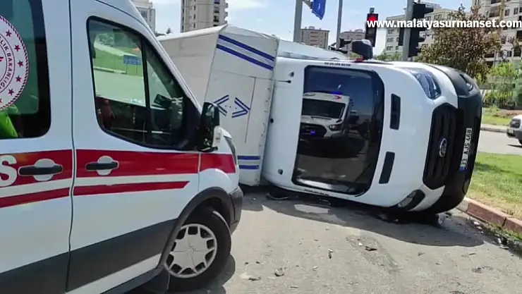 Otomobil ile kamyonetin çarpışması sonucu 7 kişi yaralandı