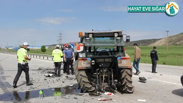 Otomobil ile traktör çarpıştı: 5 yaralı