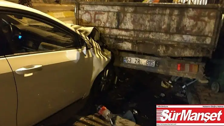 Otomobil park halindeki kamyonette çarptı: 1 yaralı