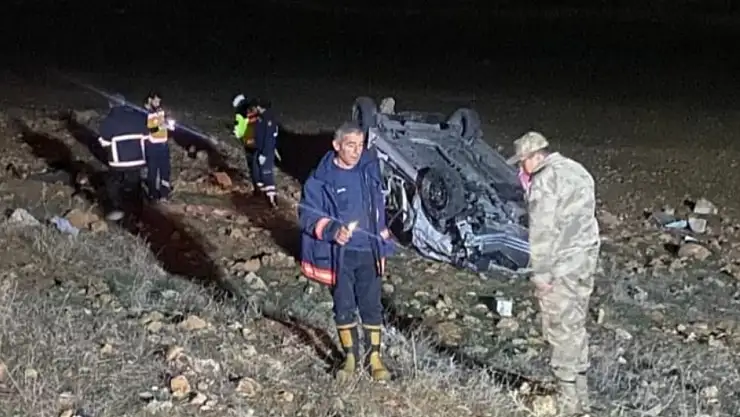 Otomobil şarampole devrildi 2 ölü