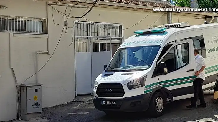 Otomobil takla attı: çocuğu öldü, anne yaralandı
