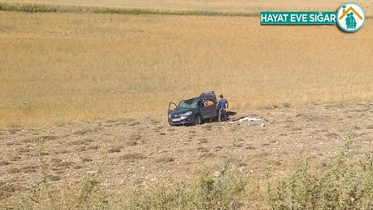 Otomobil tarlaya uçtu: 3 yaralı