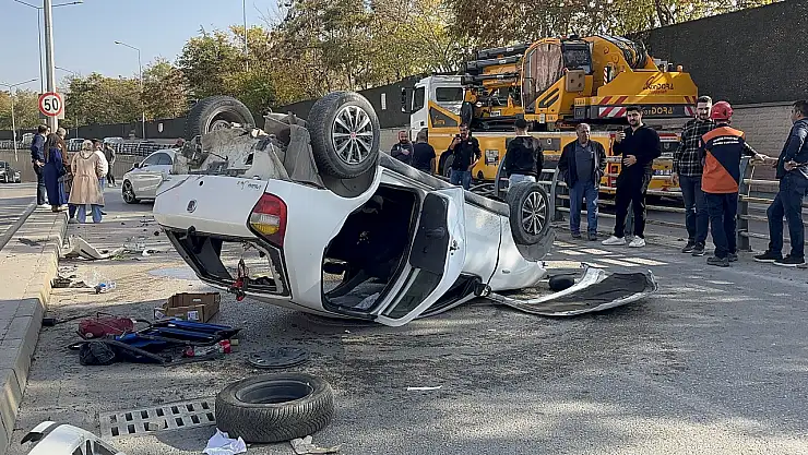 Otomobil Ters Döndü: 2 Yaralı