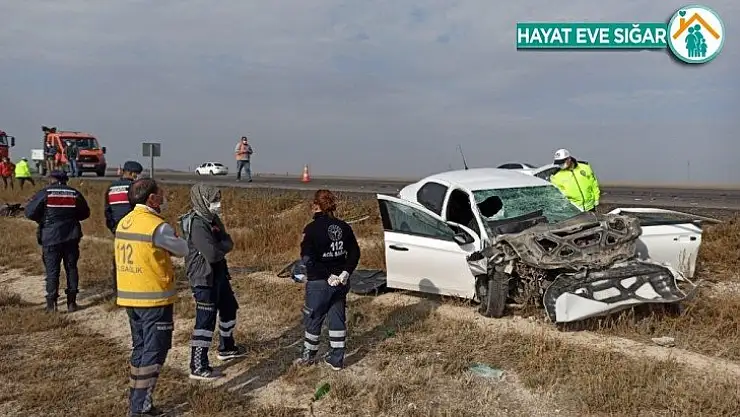 Otomobil tıra arkadan çarptı: 1 ölü, 1 yaralı