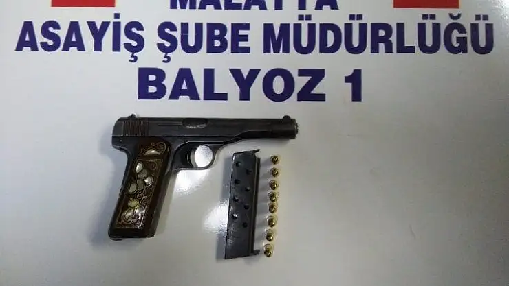 Otomobilden hırsızlık yapan zanlılar tutuklandı