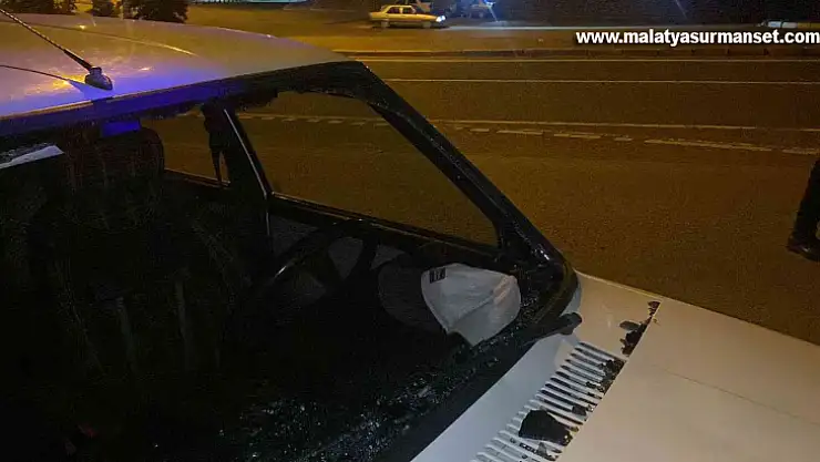 Otomobilin çarptığı üniversitesi öğrencisi ağır yaralandı