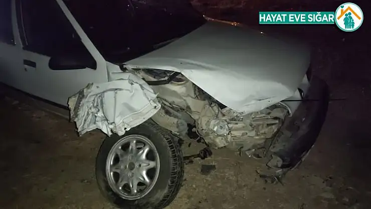 Otomobiller çarpıştı: 2 yaralı