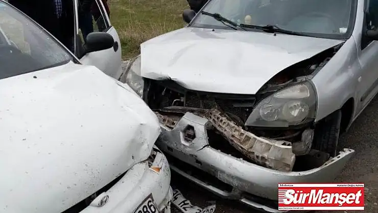 Otomobiller kafa kafaya çarpıştı: 2 yaralı