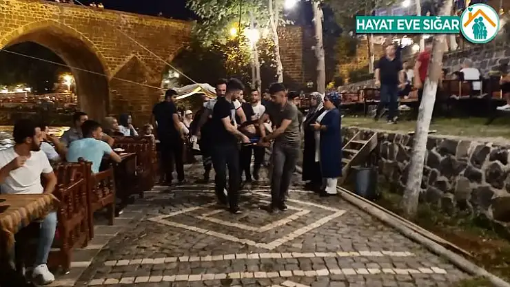 Öz çekim yaparken Dicle Nehri'ne düşen kadını vatandaşlar kurtardı