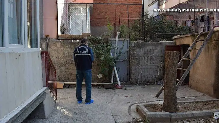 Öz oğlunu turşu kavanozu ile ağır yaraladı