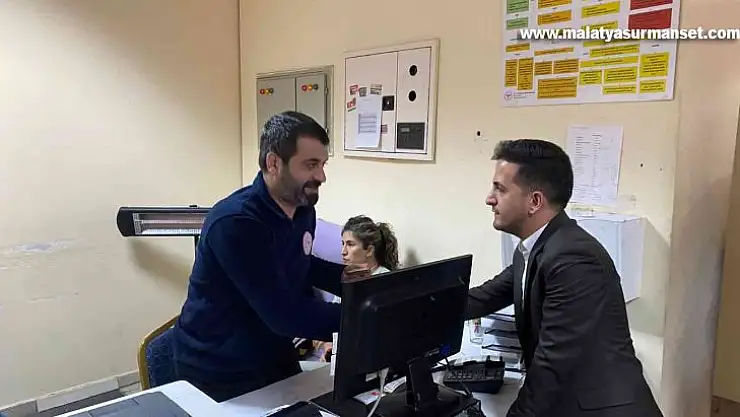 Öz Sağlık İş Diyarbakır Şube Başkanı Aküzüm, tıbbi sekreterleri dinledi