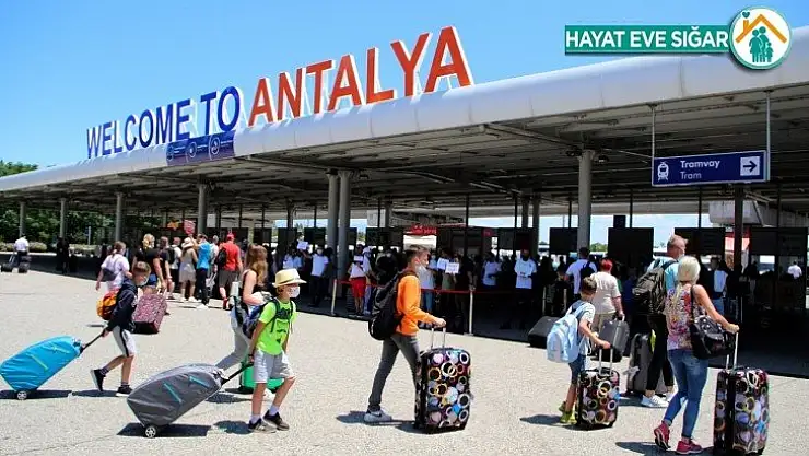 Antalya Havalimanı'nda tarihi yoğunluk