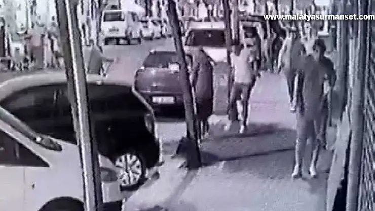 Bayrampaşa'da silahlı saldırı kamerada: 1 yaralı