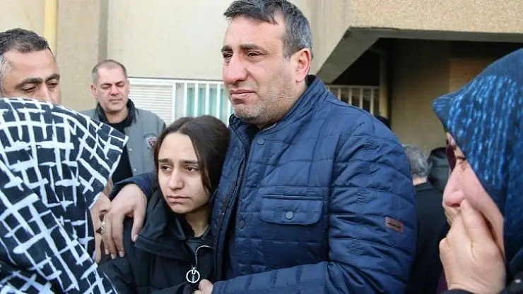 (Özel) Elini tutamadığı için oğlu ölen baba kızının elini bırakmadı