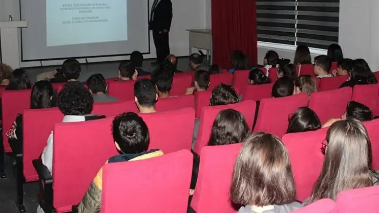 (Özel Haber) Hamaguchi Ödüllü Prof. Yalçıner, lise öğrencilerine seminer verdi