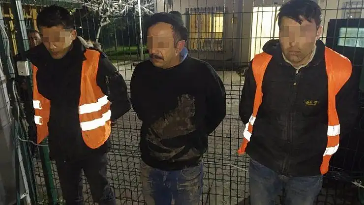  Kepçeyle yolu kapattılar, çalışma yapıyoruz diyerek yeraltı kablolarını çaldılar