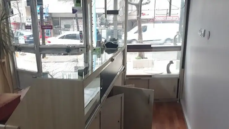 Küçükçekmece''de kuyumcuda  film gibi soygun: 1 trilyonluk vurgun yapıp kaçtılar