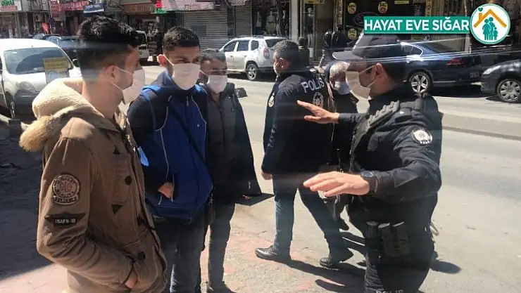 Sosyal mesafe denetiminde ilginç diyalog