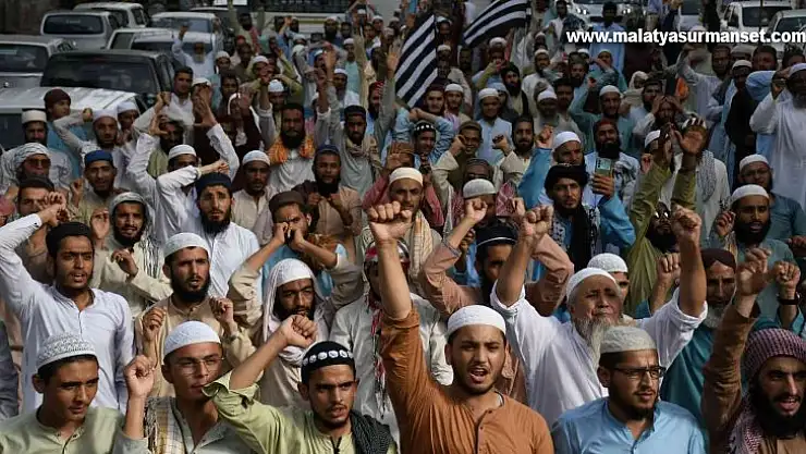 Pakistan'da Hintli siyasinin Hazreti Muhammed'e hakaret etmesi protesto edildi