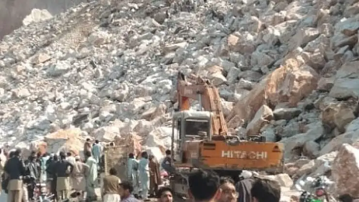 Pakistan'da maden çöktü: 10 ölü 7 yaralı